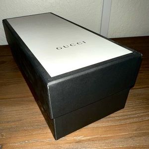Gucci Strawberry Slides shoe box packaging